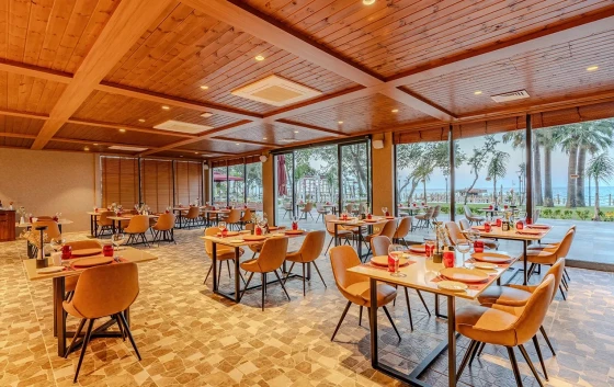 RESTAURANT & BAR